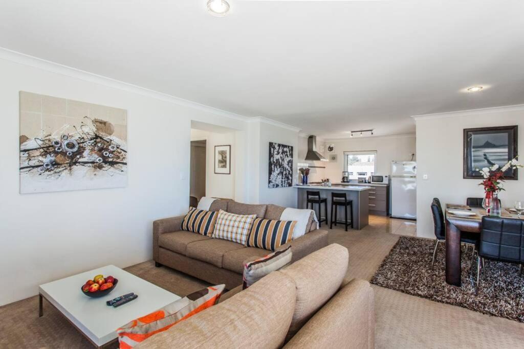 Beach View Apartment In Cottesloe เพิร์ท ภายนอก รูปภาพ